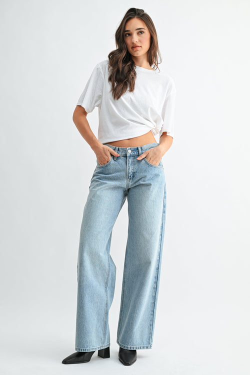 Roomy baggy leg with a wide opening at the hem