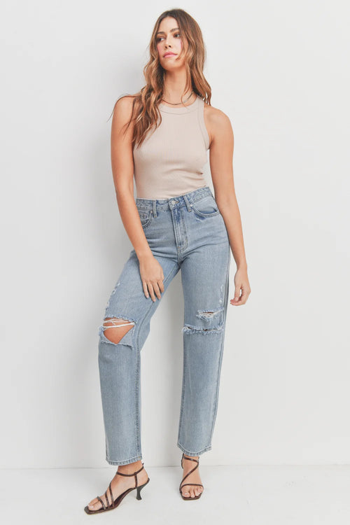 Baggy nineties skater fit through the hips and legs