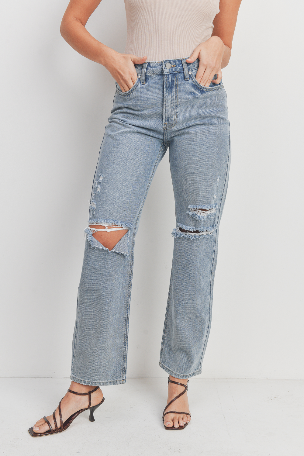 Rigid 100% cotton denim with structured hold