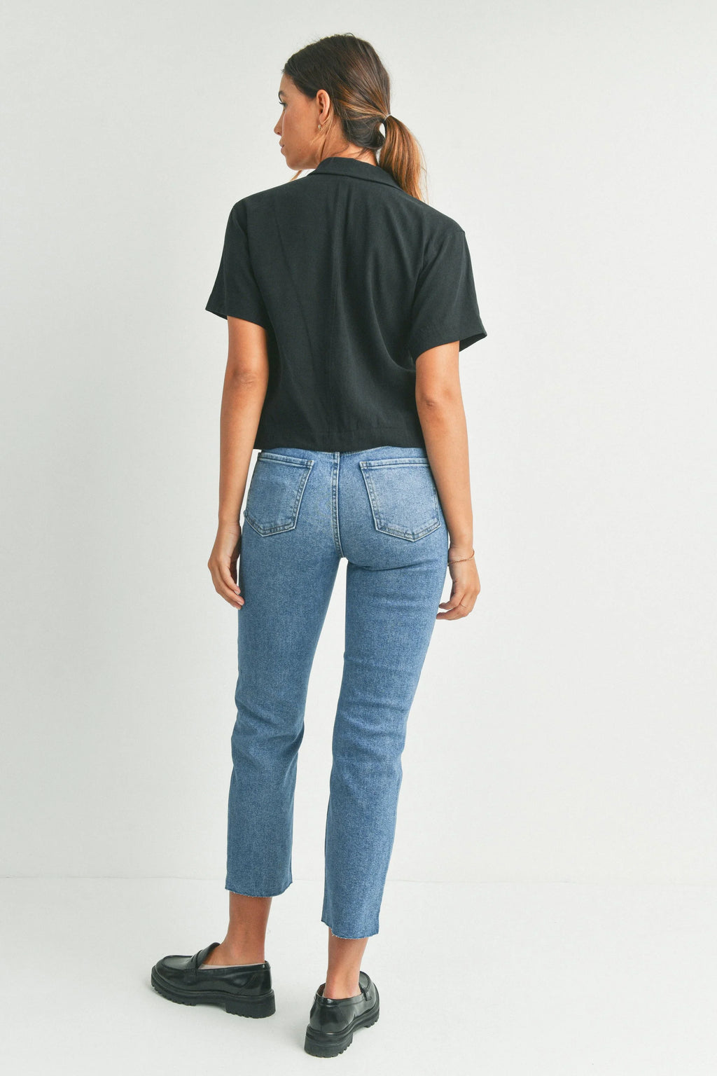 Cropped ankle length with a narrow hem opening