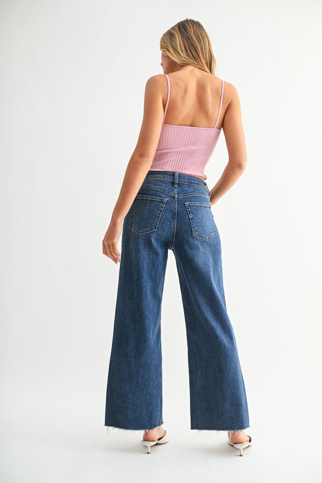 Mid rise waist sitting at the natural line