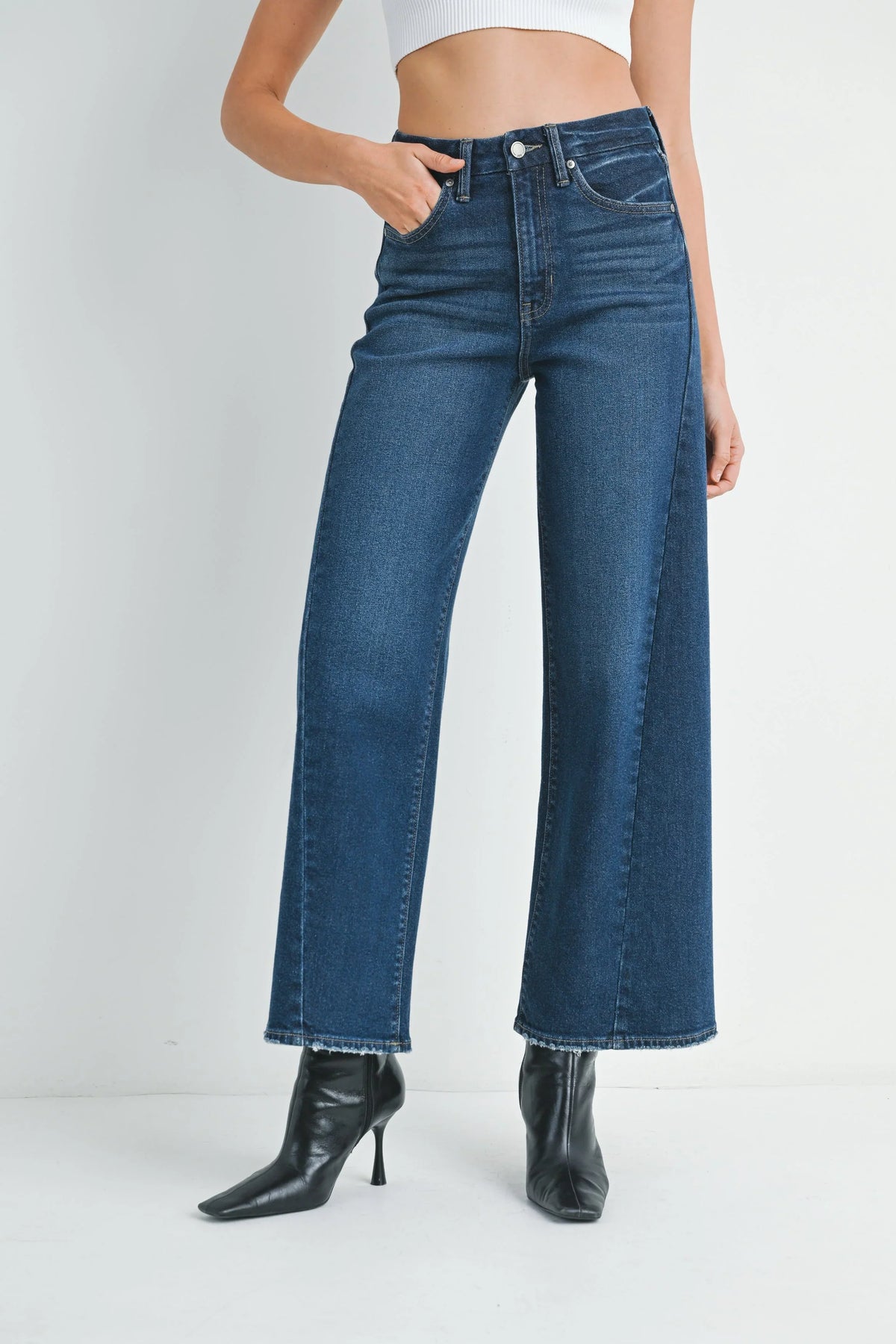 Stretch denim wide-leg jean with a soft, structured feel