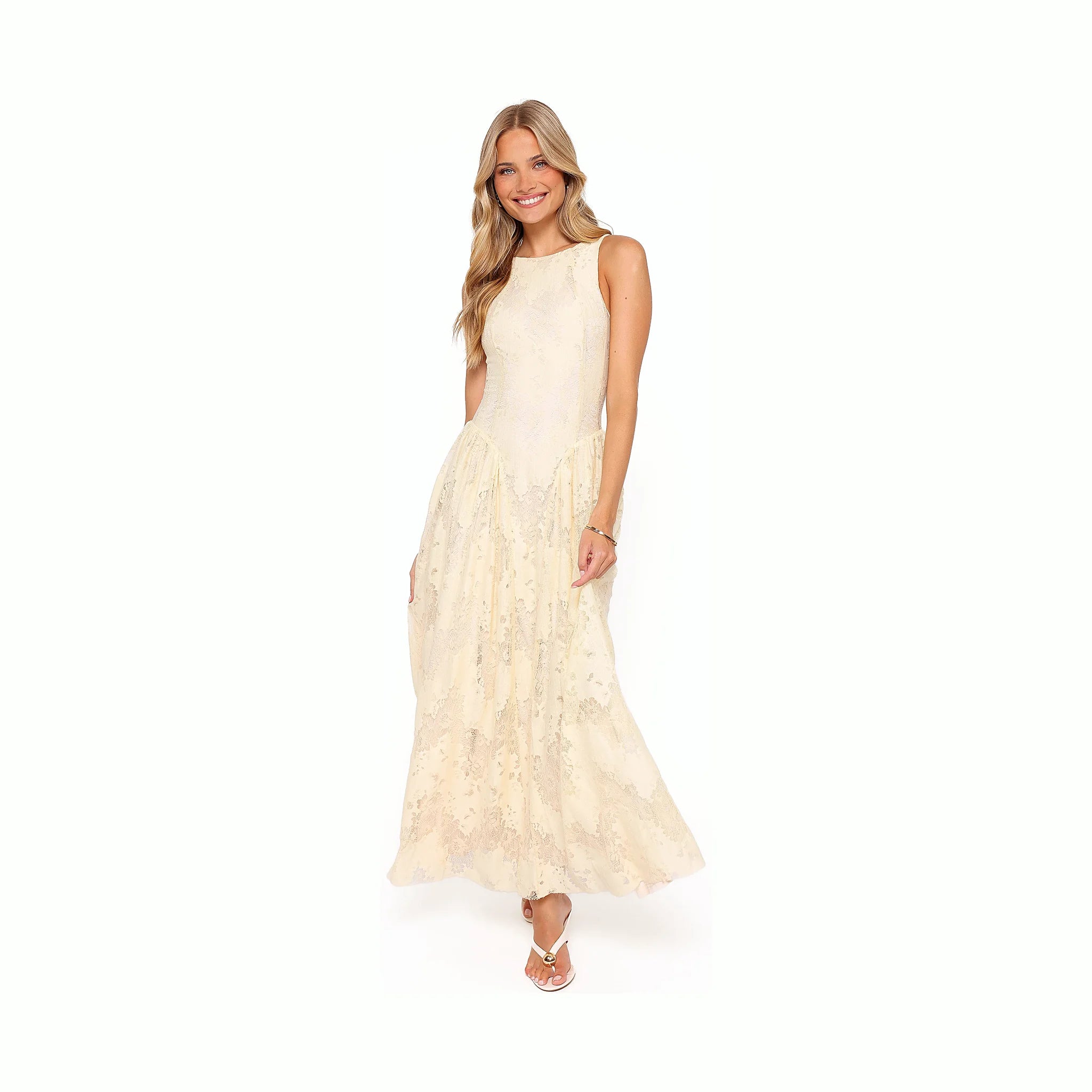 Long pale yellow dress in a textured lace