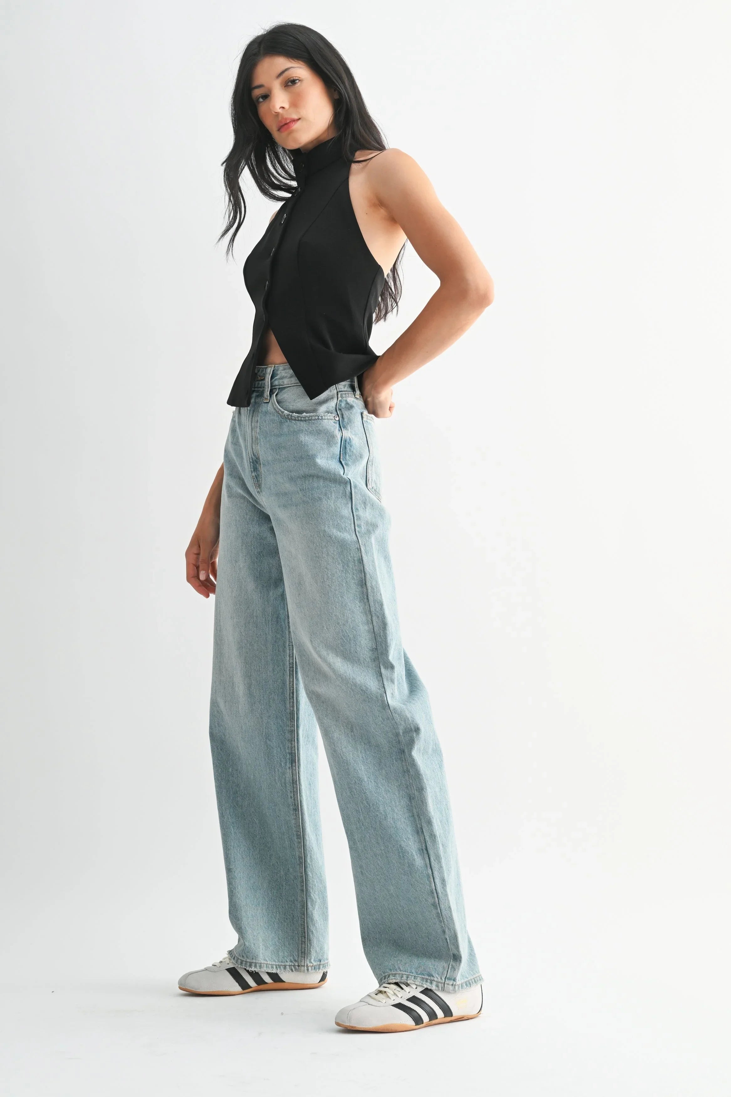 Relaxed nineties-inspired wide-leg silhouette