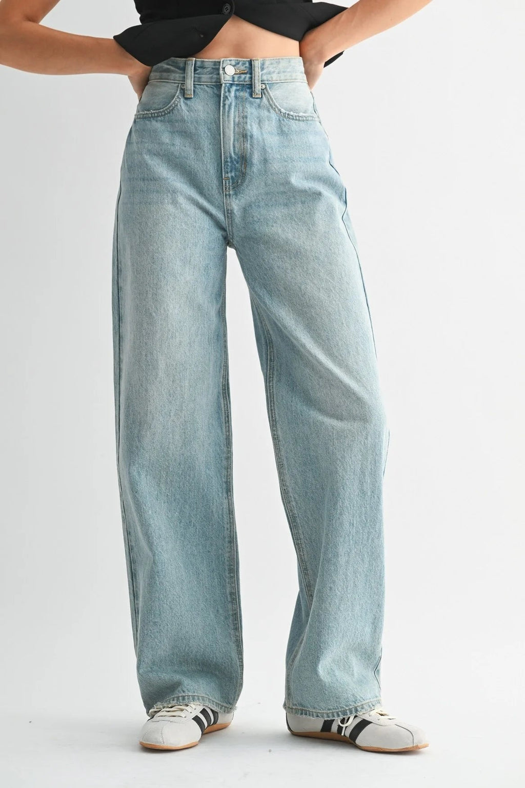Rigid non-stretch 100% cotton with vintage structure