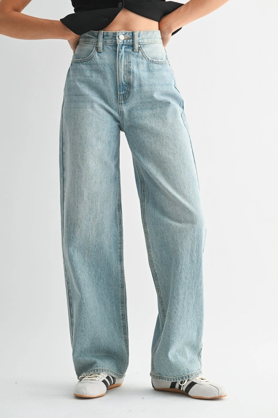 Rigid non-stretch 100% cotton with vintage structure
