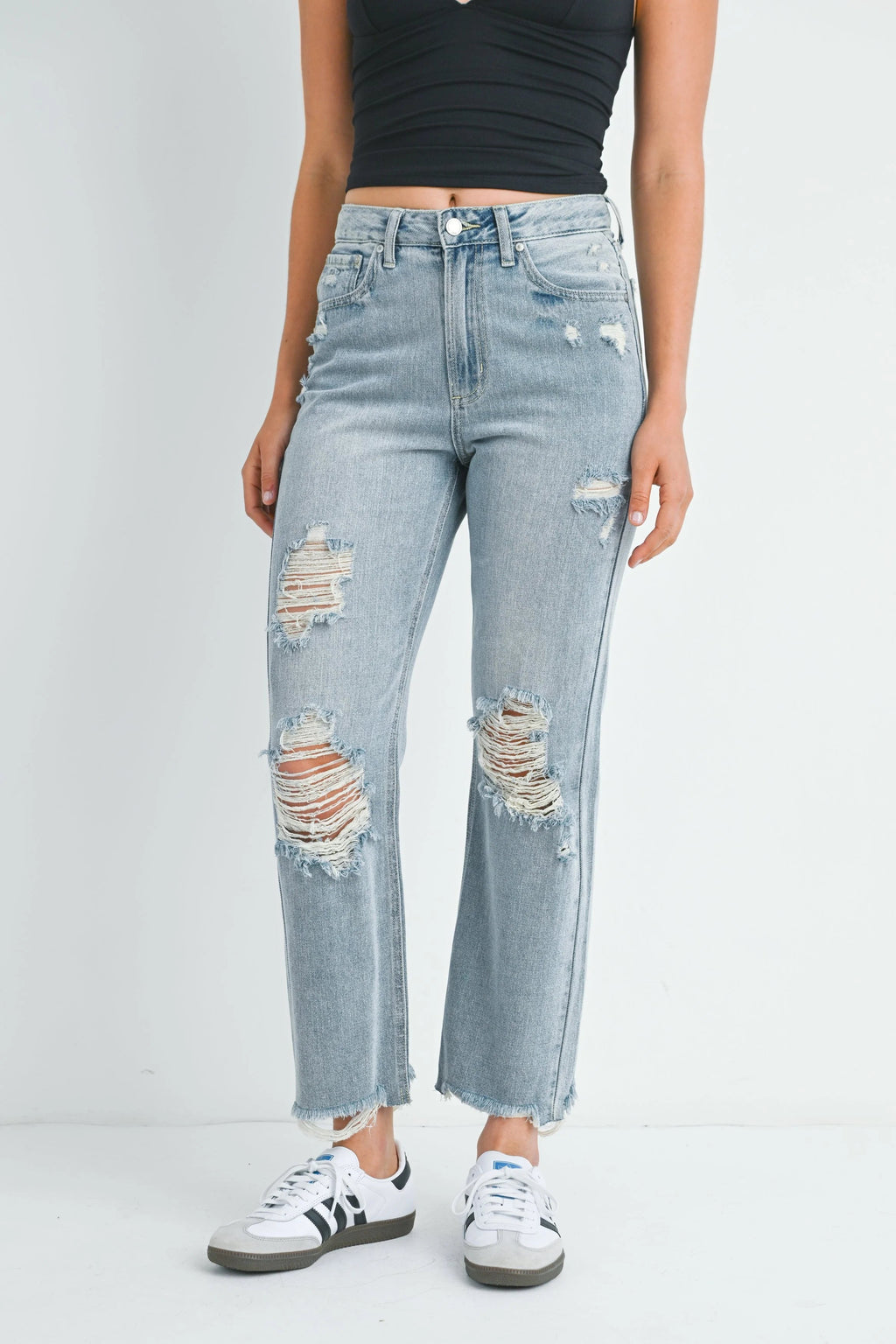 Rigid 100% cotton denim with authentic vintage character