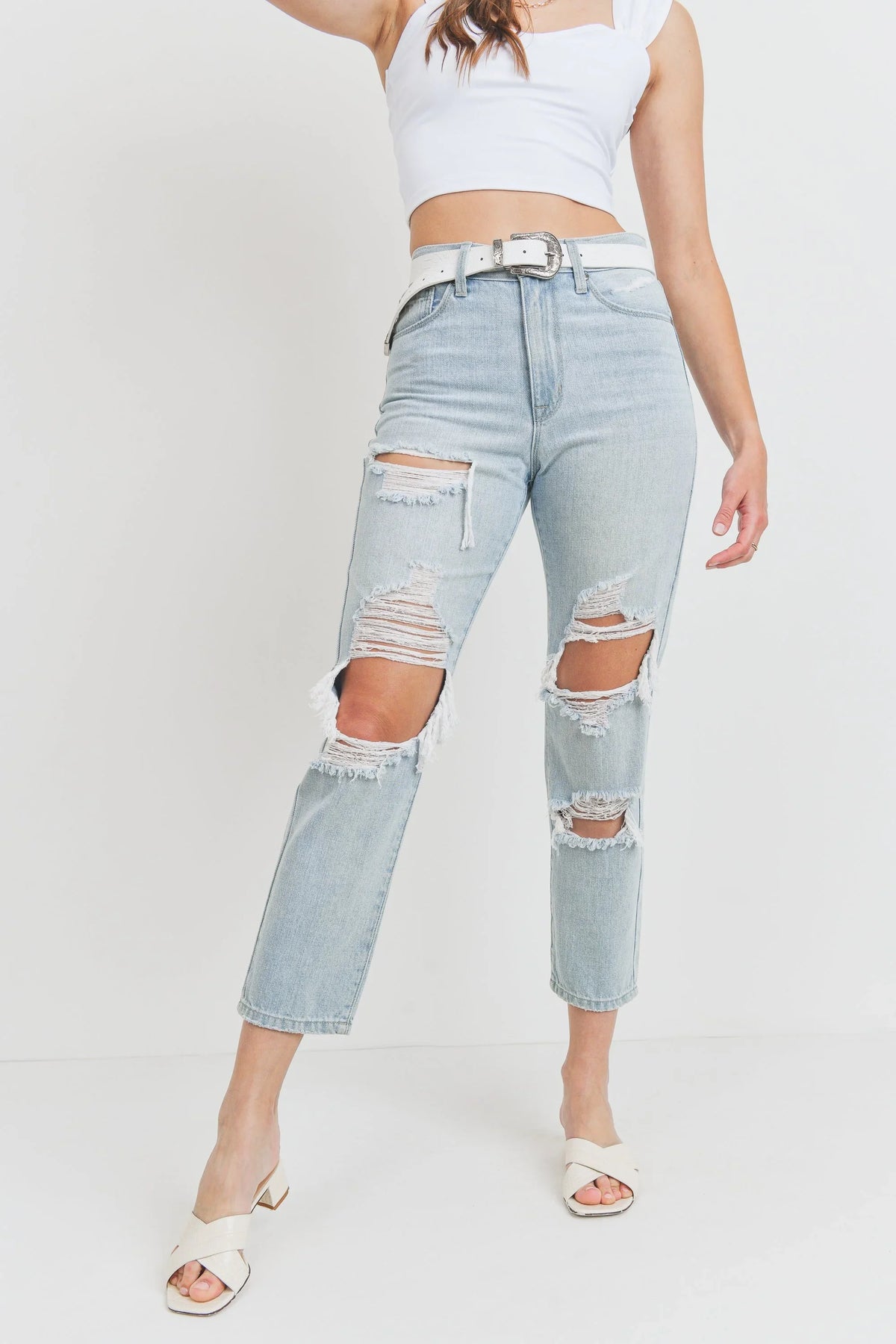 Rigid 100% cotton denim with vintage character
