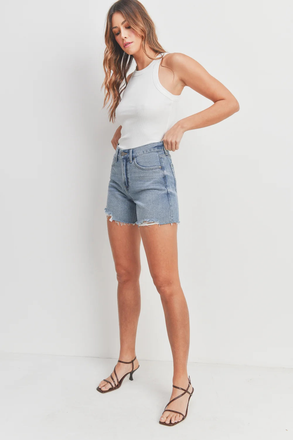 High rise waist on a rigid black denim short