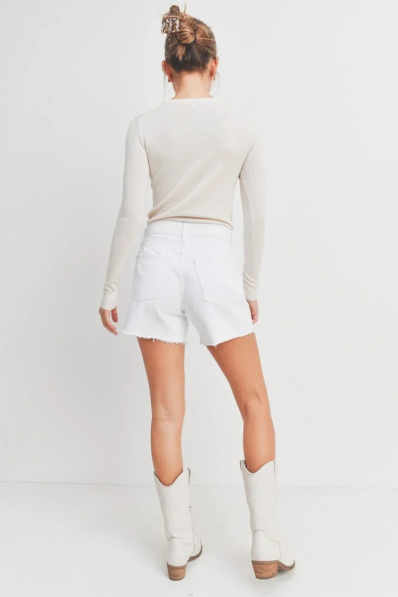 Classic denim short silhouette in a white wash