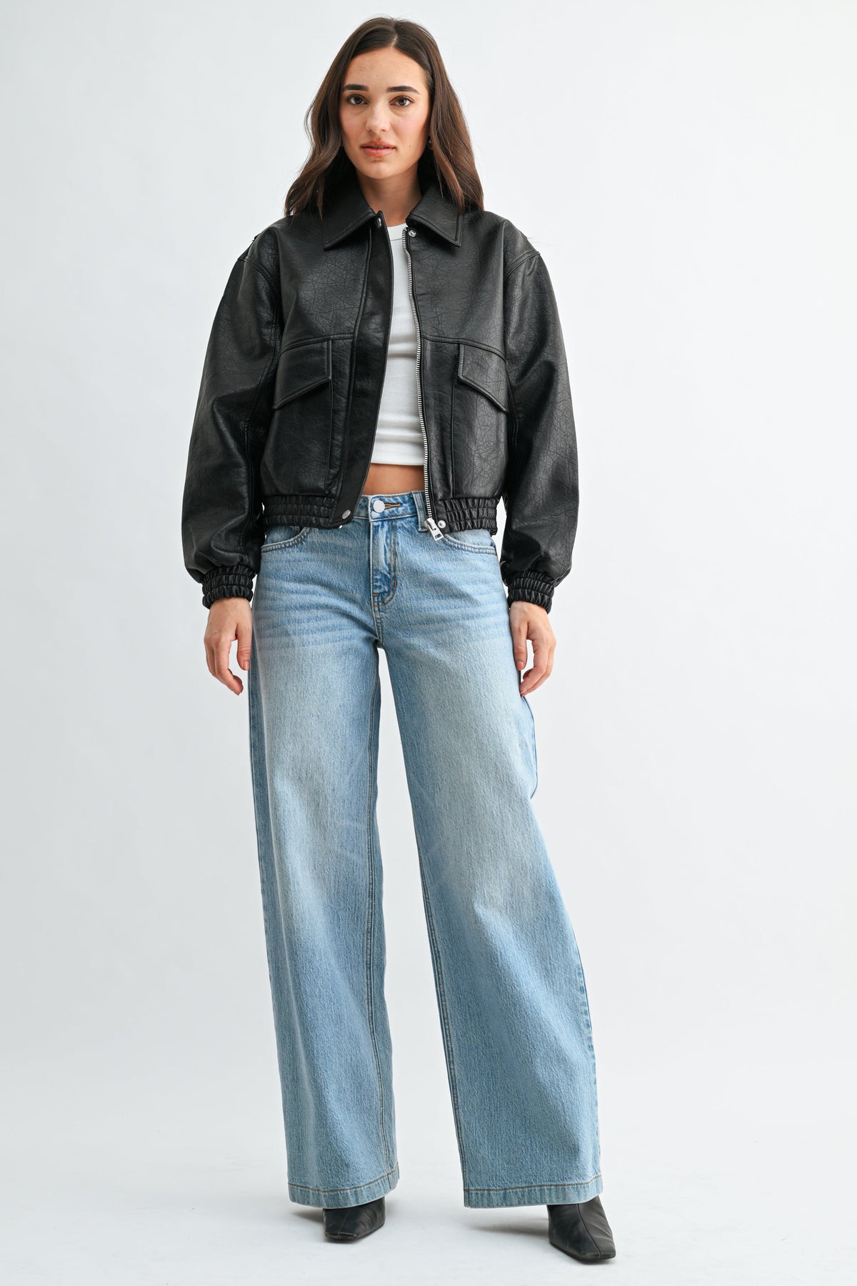 Low rise waist sitting on the hips