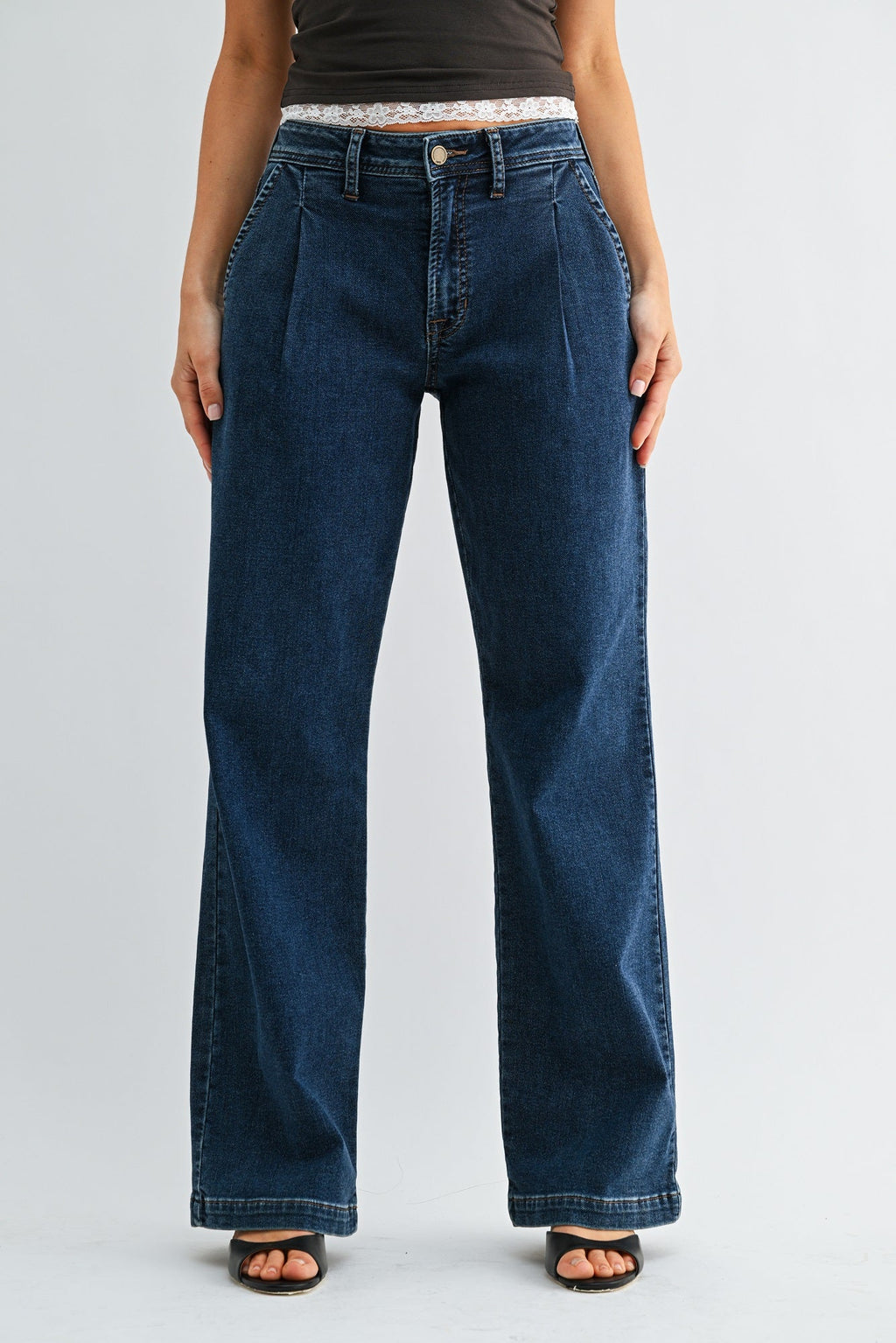 Structured cotton blend denim in a relaxed straight cut