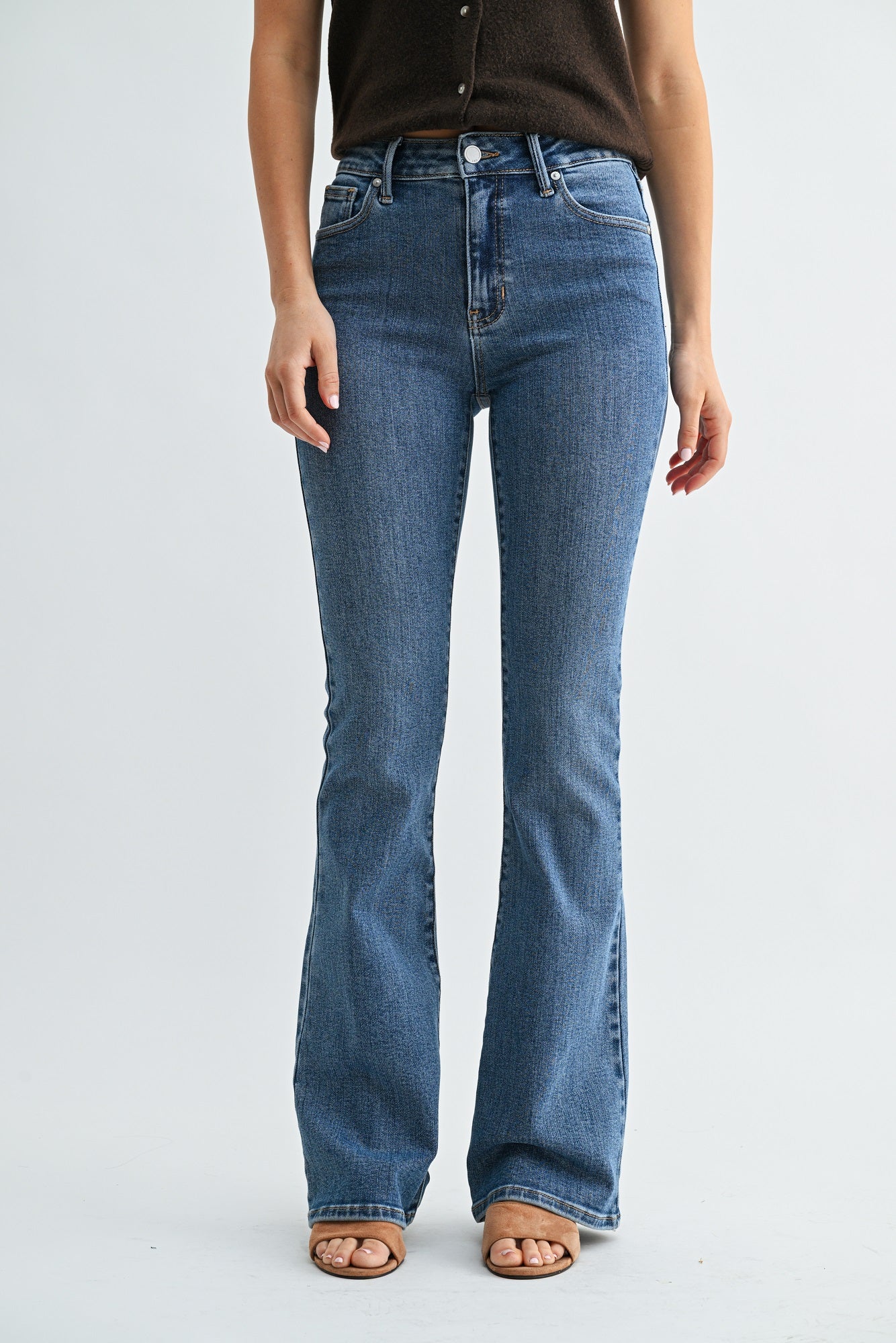 Full-length inseam creating a lengthening line