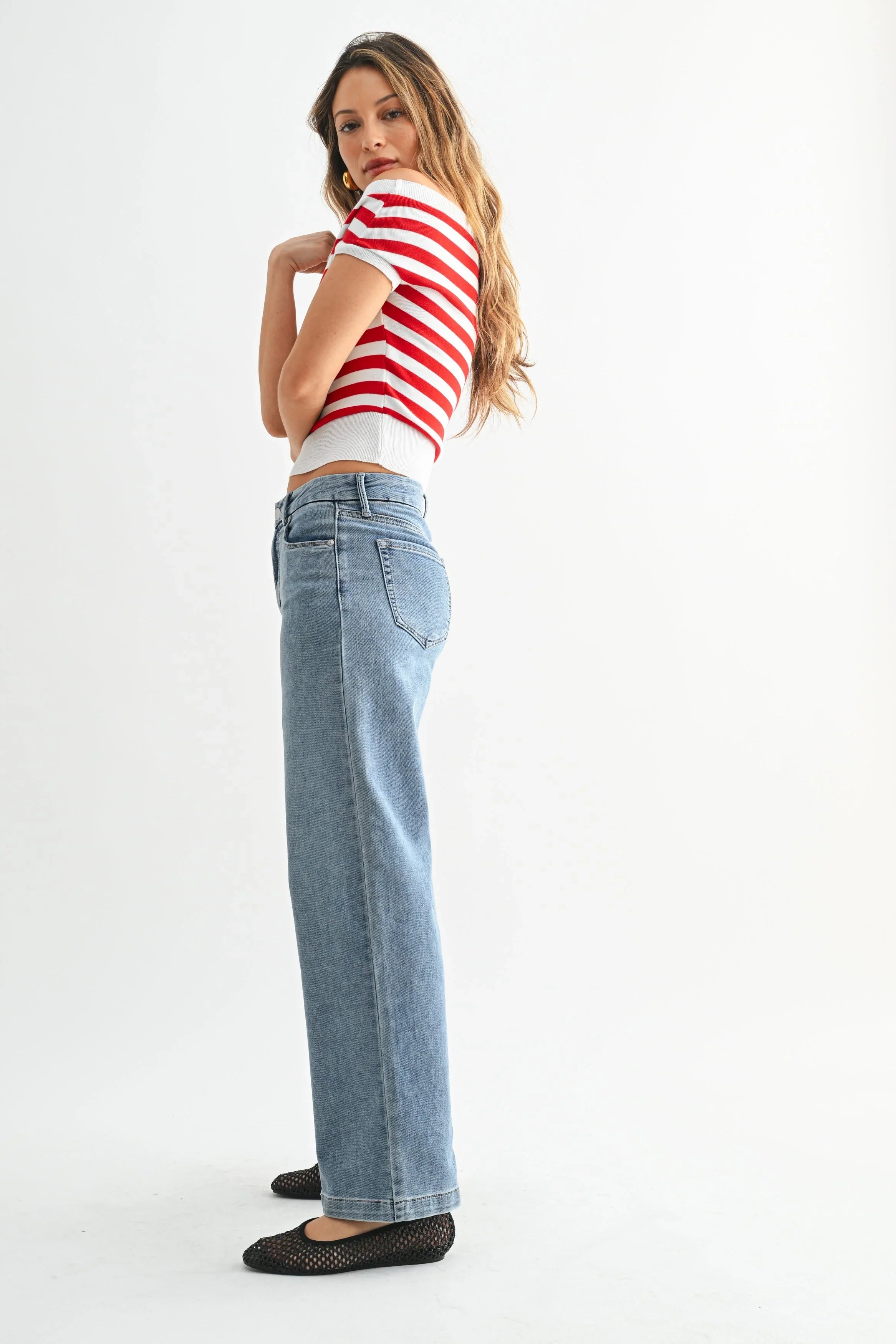 Mid rise waistband on a comfort stretch denim jean
