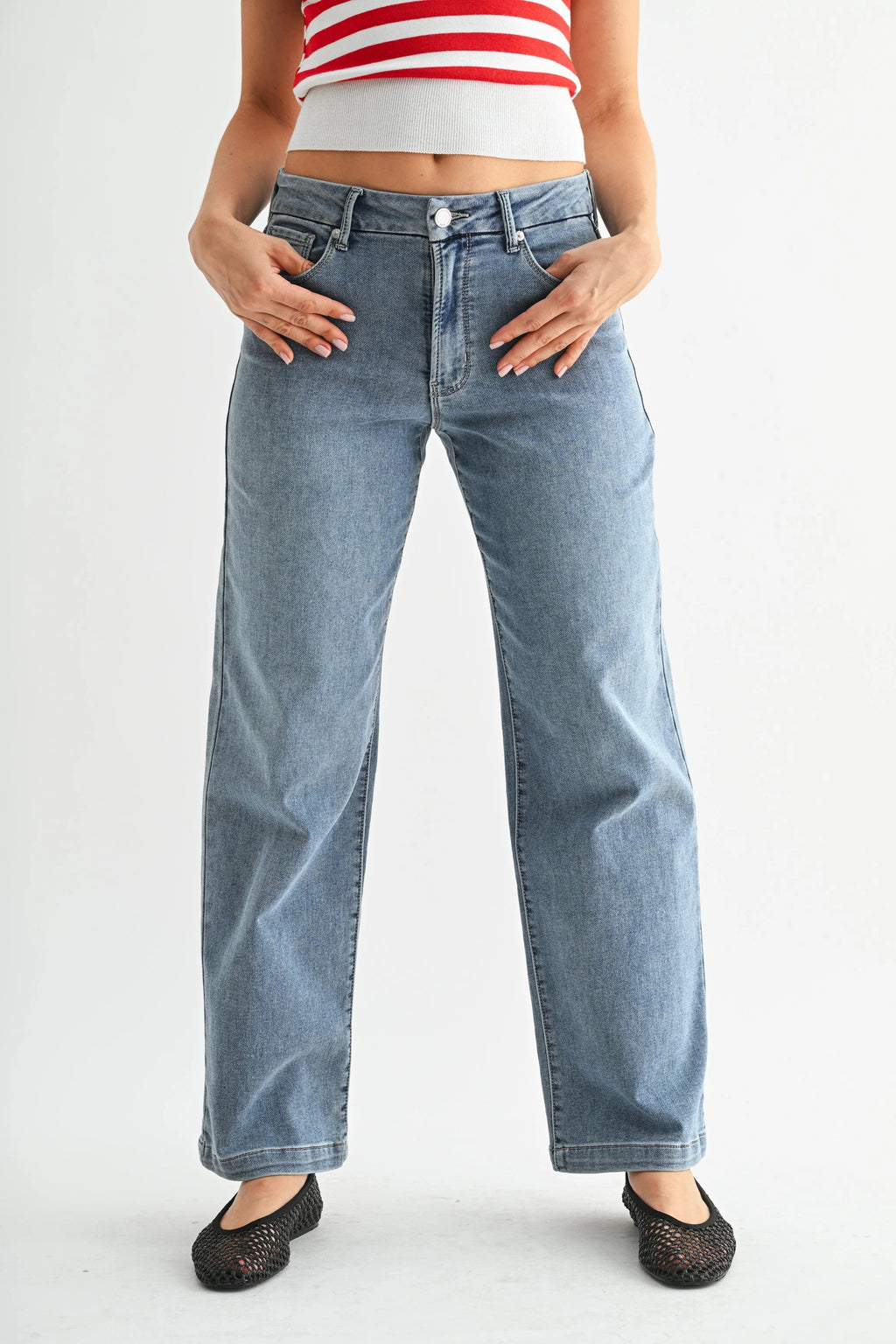 Full-length slim wide-leg jean in a cotton blend denim