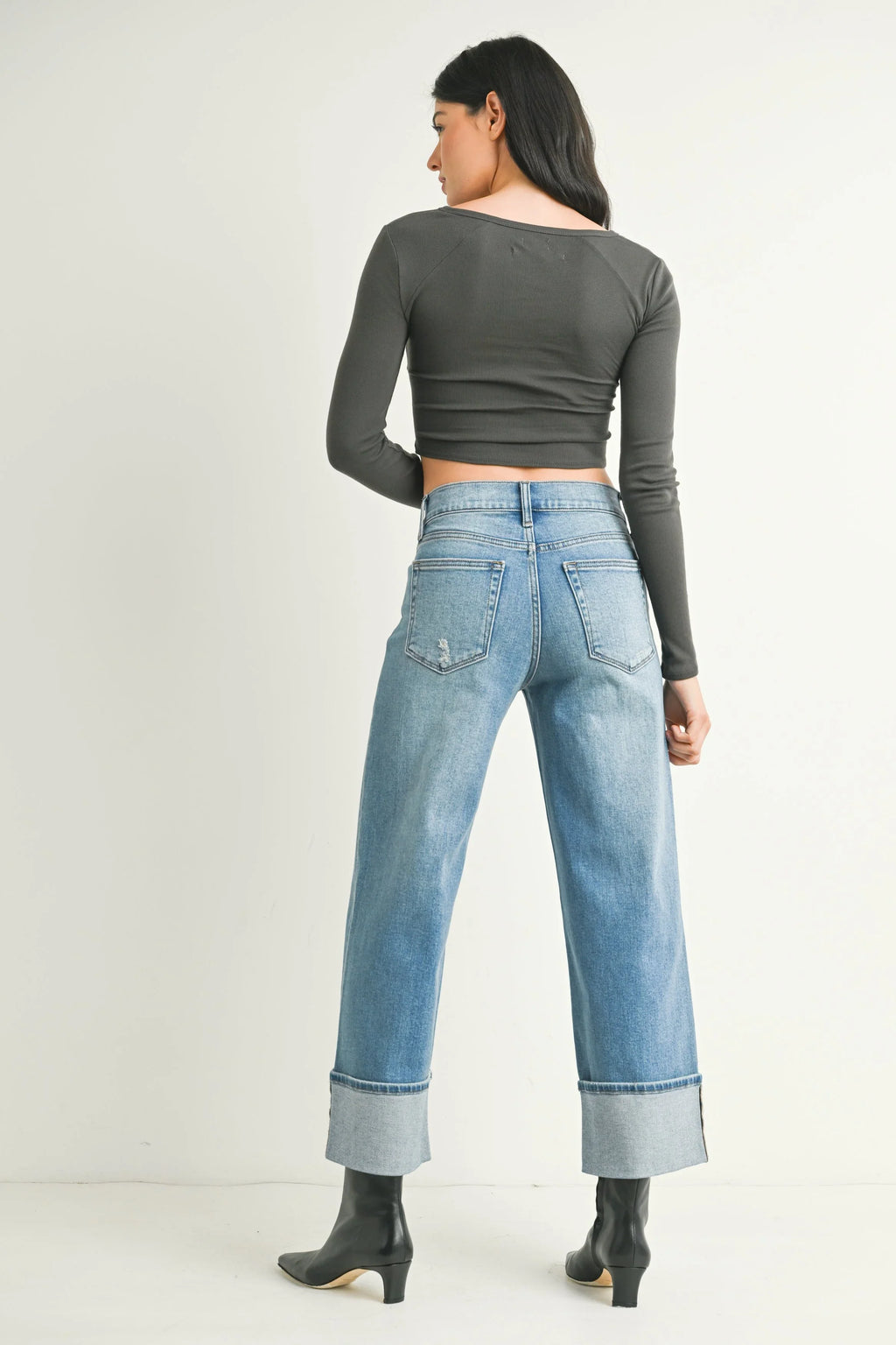 High rise waist on a petite-friendly stretch denim