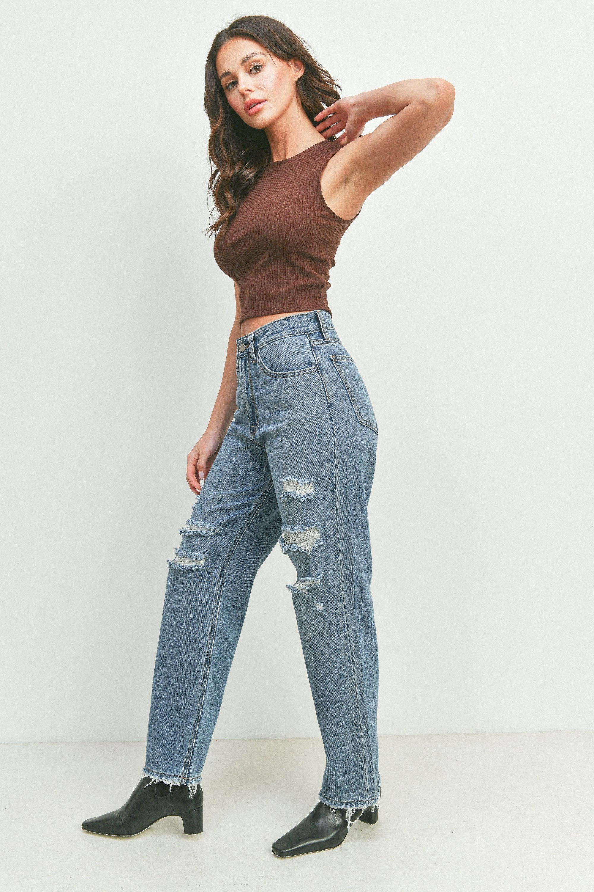 Cropped ankle-length hem on a high-rise jean
