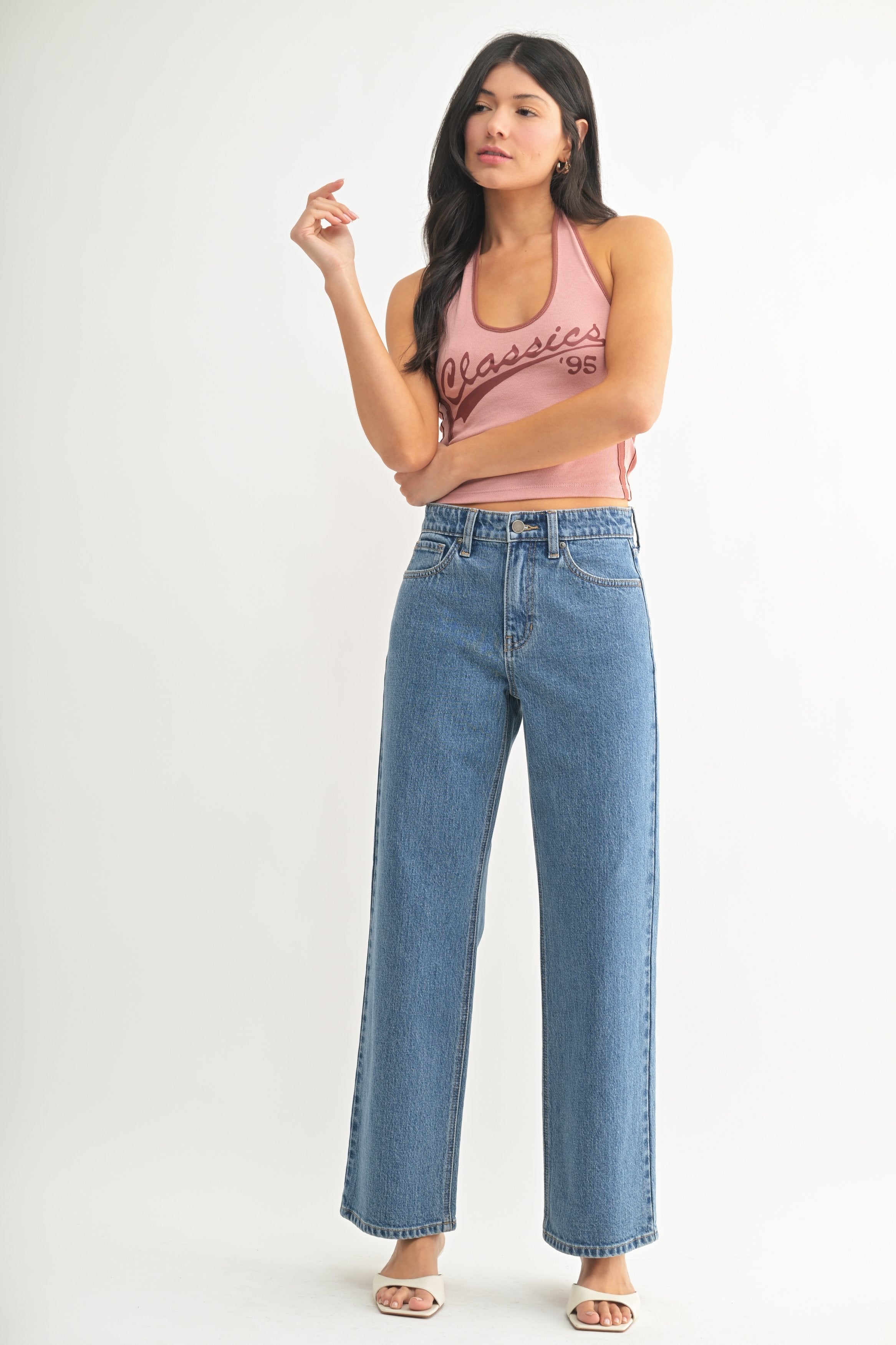 Slightly wider straight leg giving a retro proportion