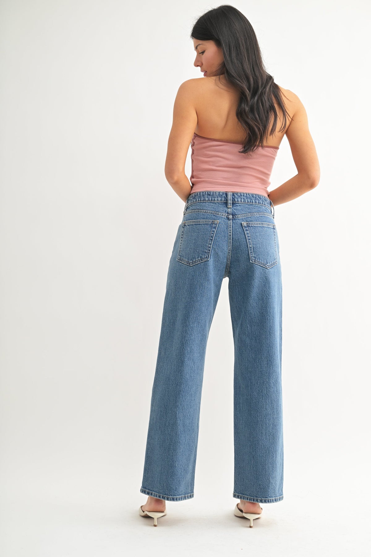 Full-length design running uninterrupted to the hem