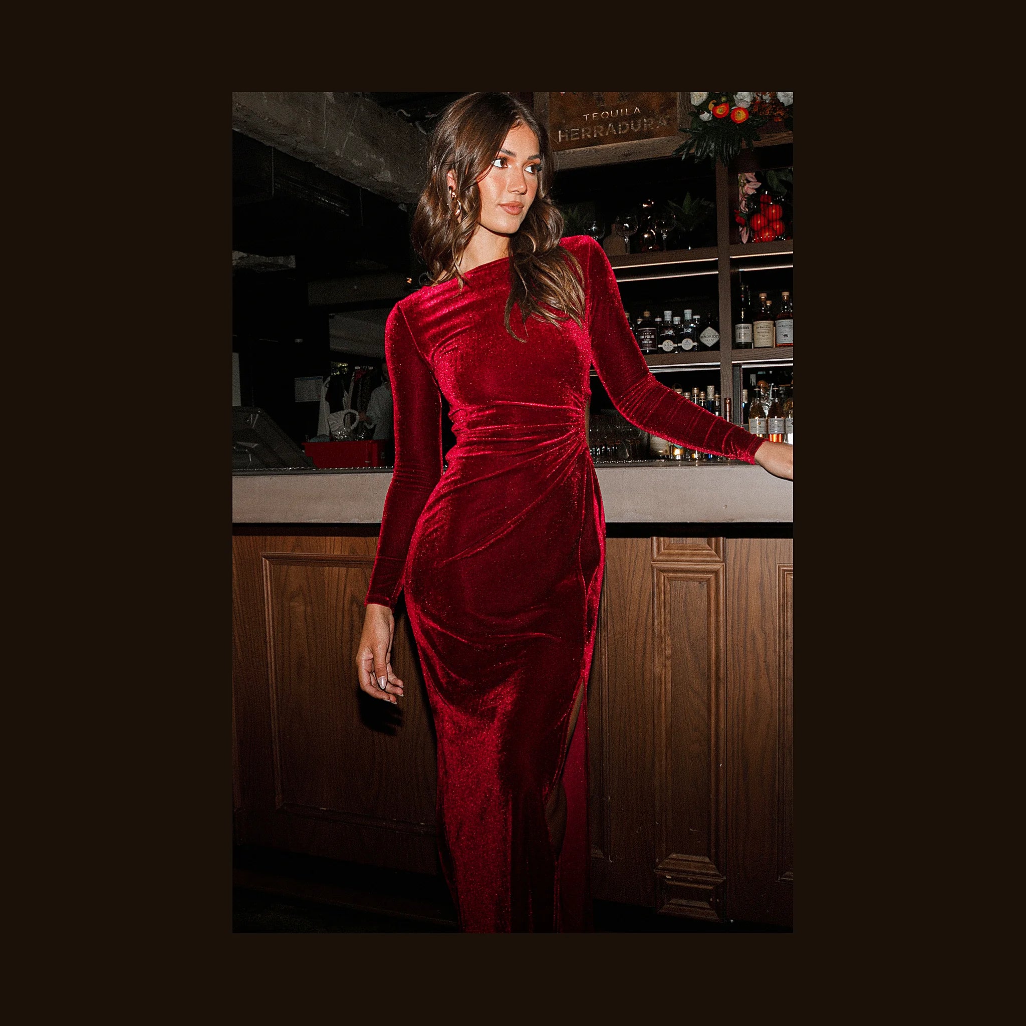 Wine velvet maxi dress with long sleeves and a round neckline